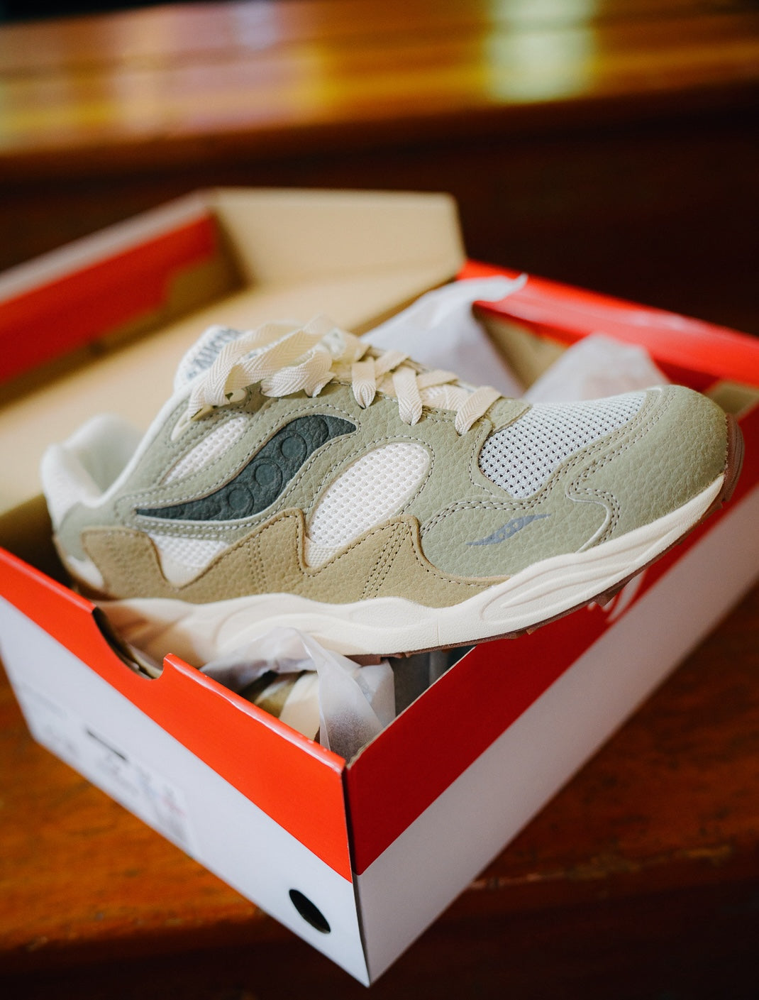 Saucony Sneaker in shoe box