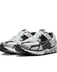 NIKE ZOOM VOMERO 5 - METALLIC SILVER