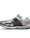 NIKE ZOOM VOMERO 5 - METALLIC SILVER