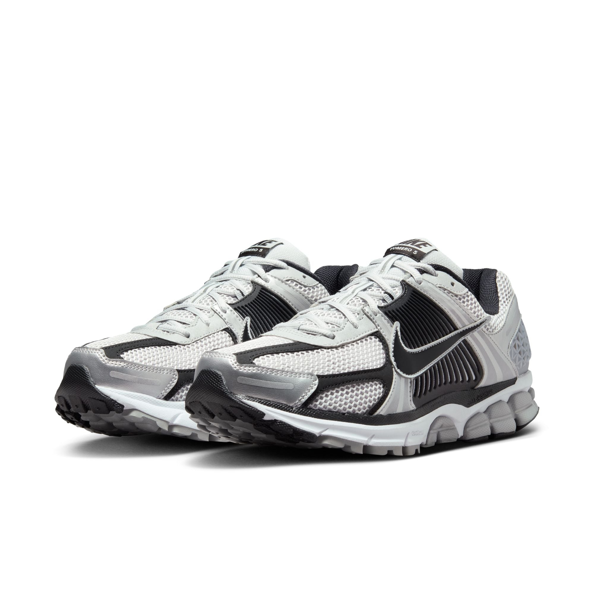 NIKE ZOOM  VOMERO 5 - METALLIC SILVER
