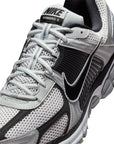 NIKE ZOOM  VOMERO 5 - METALLIC SILVER