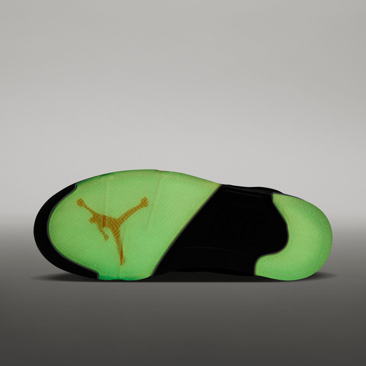 AIR JORDAN 5 RETRO - HALLOWEEN - 10/17 LAUNCH