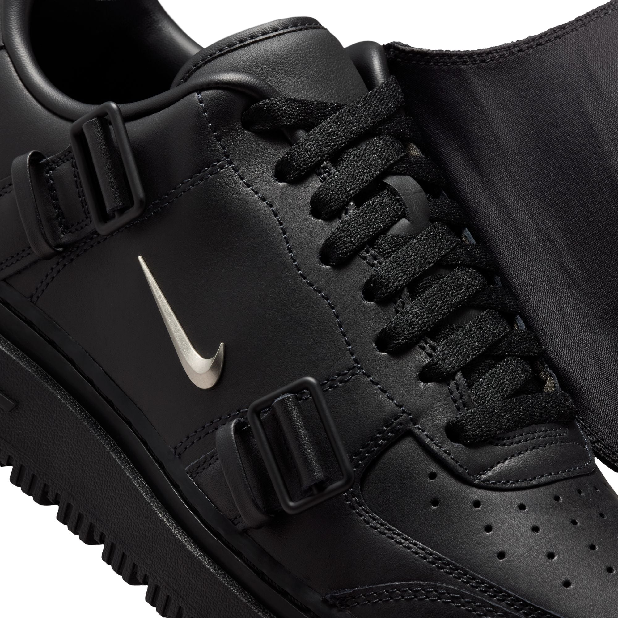 AIR FORCE 1 LUXE - BLACK METALLIC SILVER